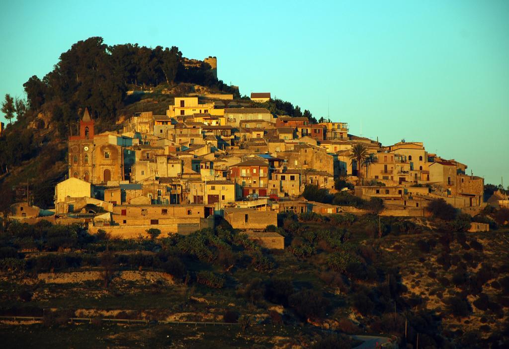 Experience Il Paesino Hotell Licodia Eubea Exteriör bild