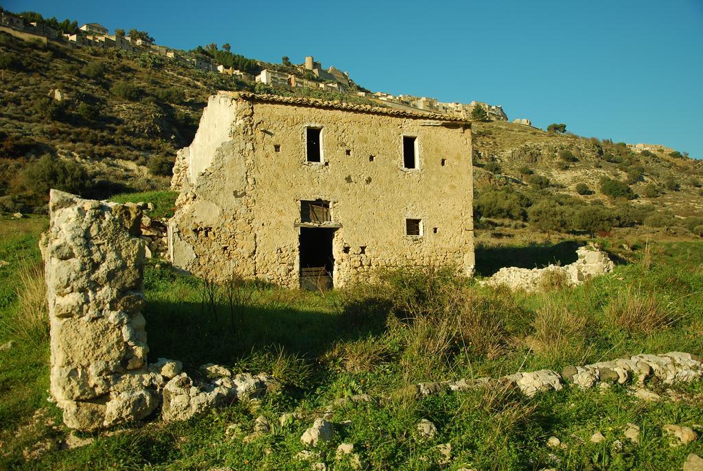 Experience Il Paesino Hotell Licodia Eubea Exteriör bild