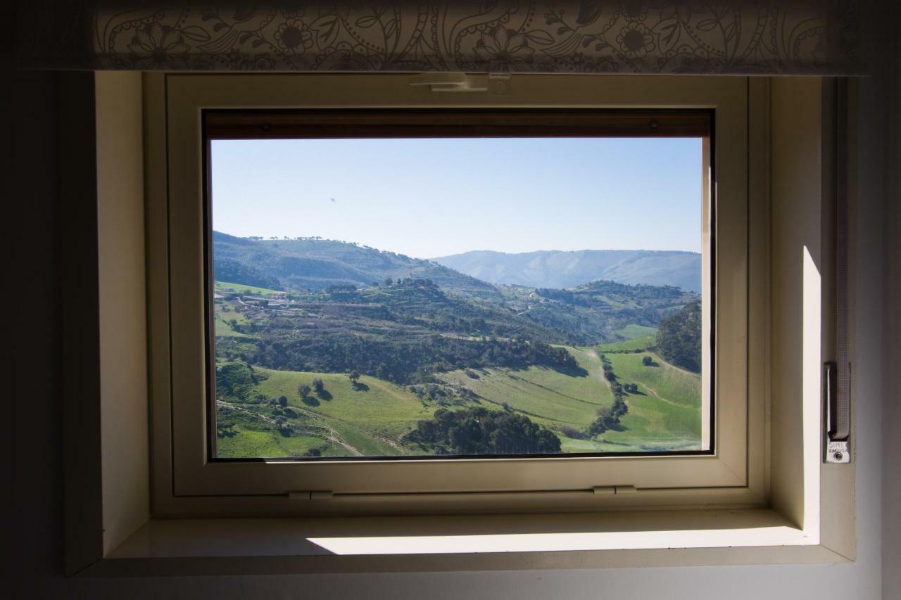 Experience Il Paesino Hotell Licodia Eubea Exteriör bild
